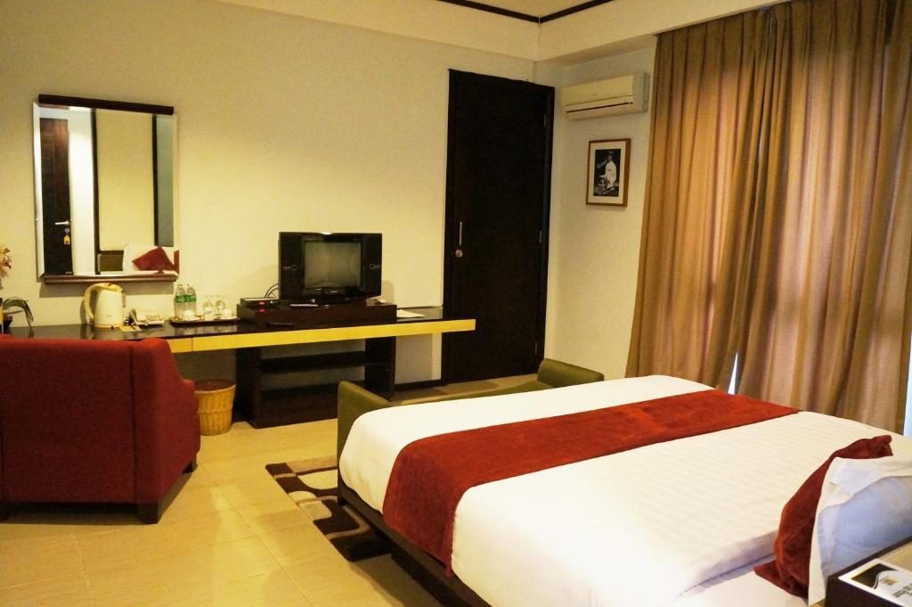 Rumah Nenek Hotel And Restaurant Padang  Exterior foto