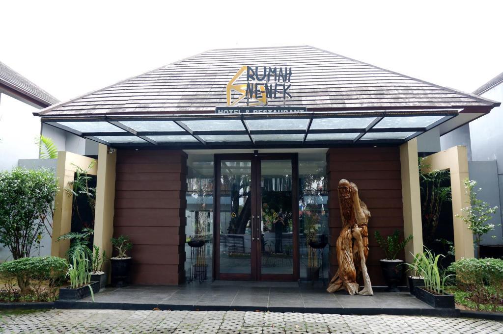 Rumah Nenek Hotel And Restaurant Padang  Exterior foto