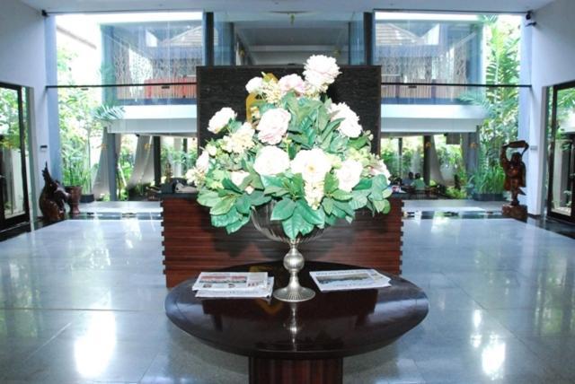 Rumah Nenek Hotel And Restaurant Padang  Exterior foto