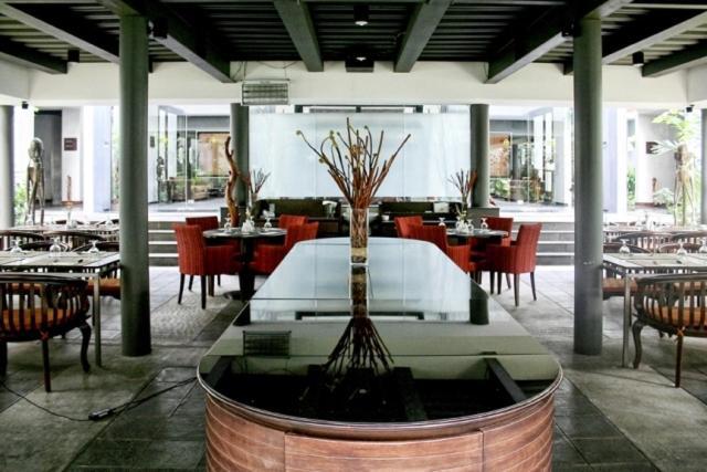 Rumah Nenek Hotel And Restaurant Padang  Exterior foto
